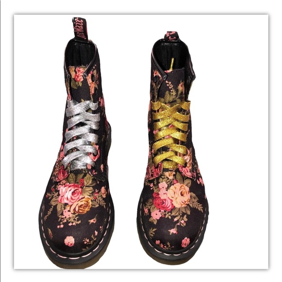 Doc Martens Pascal Floral canvas Combat Boots Sz 7 11821 Pink Black like new - Picture 2 of 7